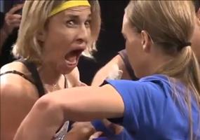 Frauen beim Arm-Wrestling