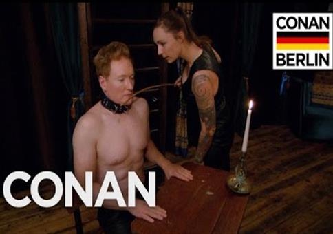 Conan O'Brien bei deutscher Domina