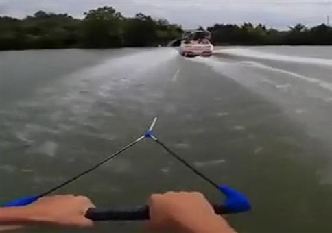 Wakeboarding durch den Tunnel