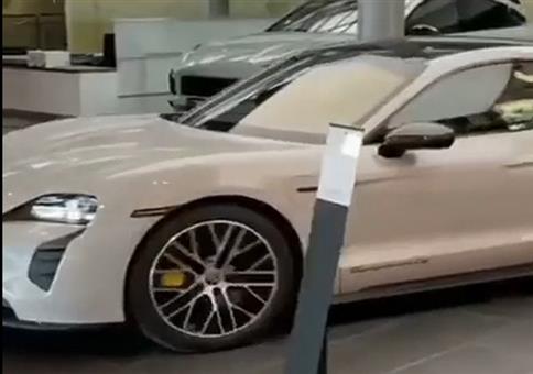 Kurze Testfahrt im Autohaus