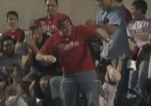 Foulball beim Baseball gefangen