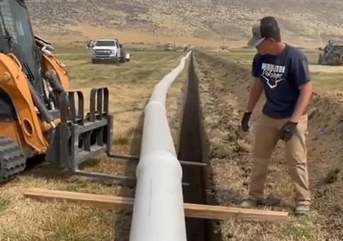 Wenn Profis ein Rohr verlegen