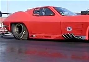 Deformierung der Autoreifen bei einem Dragrace