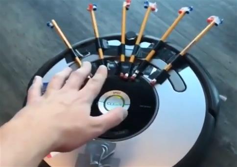 Kampf der Robosauger-Gladiatoren