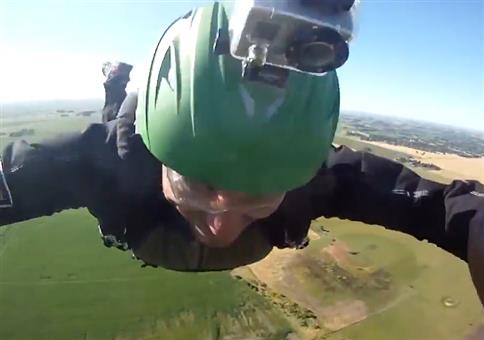 Wenn man beim Fallschirmspringen nicht auf die Höhe achtet