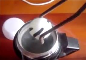 Tischtennisball im flüssigen Wasserstoff