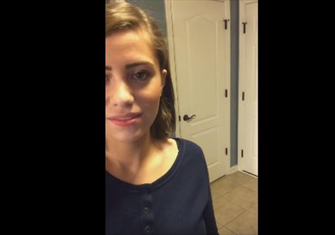 Wenn die Schwester ihren kleinen Bruder schockt