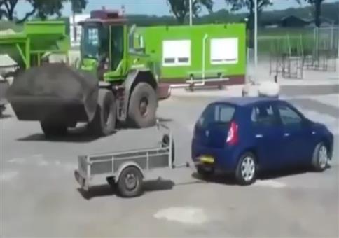 Einmal den Anhänger vollmachen bitte!