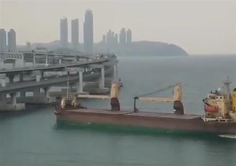 Da fehlt es dem Kapitän etwas an Augenmaß