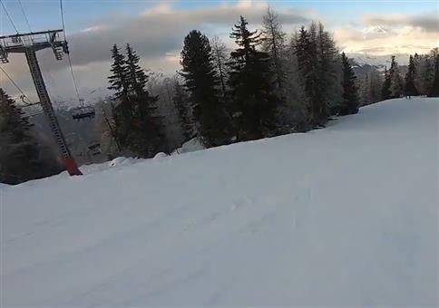 Drohne bei der Skiabfahrt