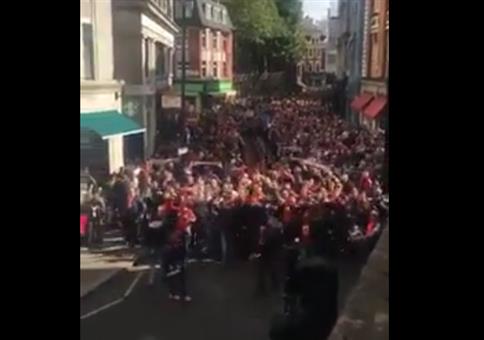 Wenn 10.000 FC Köln Fans durch London ziehen