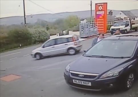 Neulich an der Tankstelle - Huckel übersehen