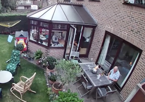 Chillig auf der Terasse abhängen