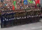 Dominoeffekt bei Soldatenparade in Belarus