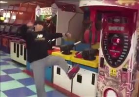 Arcade Boxing Game Kick