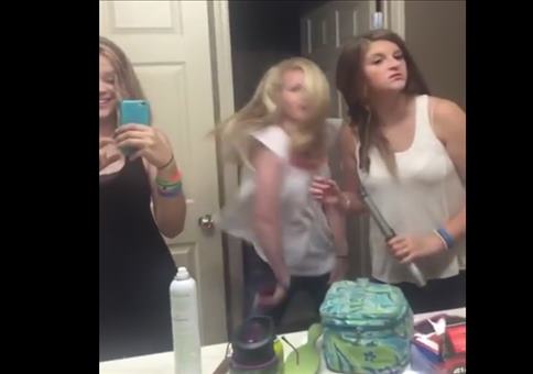 Blondine VS Lockenstab