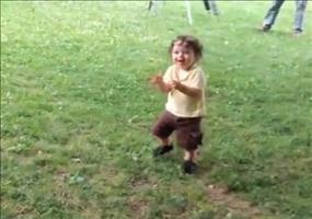 Knirps begeistert die Massen