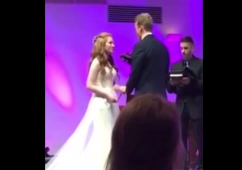 Bei der Hochzeit den Boden küssen