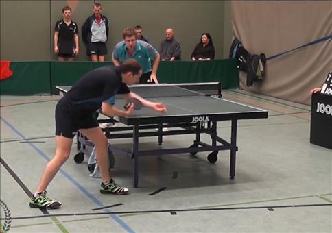 Rückwärtshechten beim Tischtennis