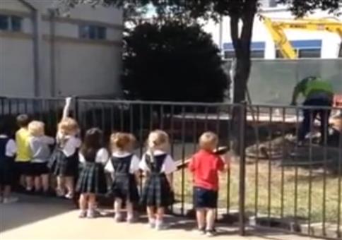 Kinder bringen Motivation auf die Baustelle