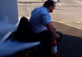 Bürostuhl mit Feuerlöschantrieb