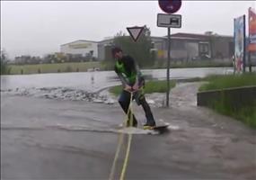 Überschwemmung nutzen und Wakeboarden