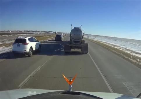 Vorsicht beim LKW überholen