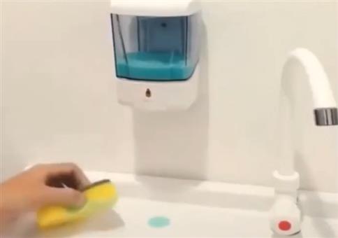 Seifenspender macht Stress