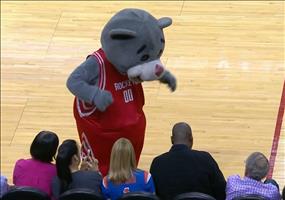 Signierten Basketball fangen