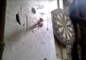 Schnelle Eskalation beim Dartspiel