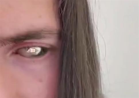 Cyborg Taschenlampen-Auge