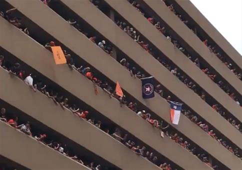 Wenn dir dein Basecap vom Parkdeck fällt