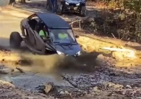 Mall Offroad den Stamm mitgenommen