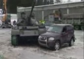 Wenn die russische Armee Autos zerstört