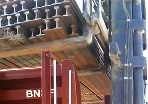 Einmal mit Profis: Stahl abladen