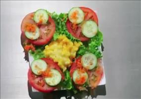 Salat mit Nudeln und Käse