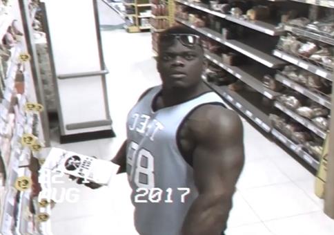 Wenn ein Bodybuilder beim Einkaufen eine Kamera entdeckt