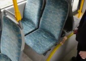 Staub in den Sitzen der öffentlichen Verkehrsmittel