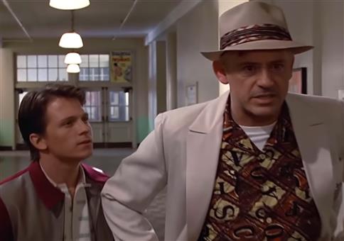 Robert Downey Jr and Tom Holland in 'Zurück in die Zukunft'