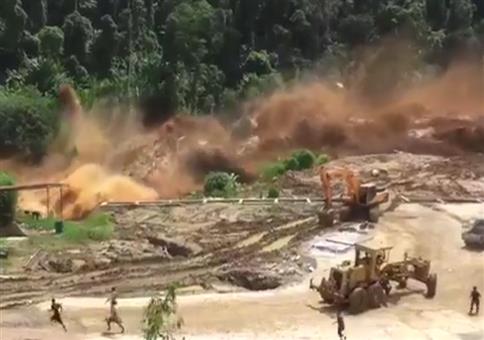 Wenn der Fluss plötzlich ausufert und alles mitreißt