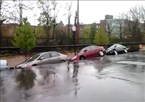 Kleiner Erdrutsch in Baltimore verschluckt Autos