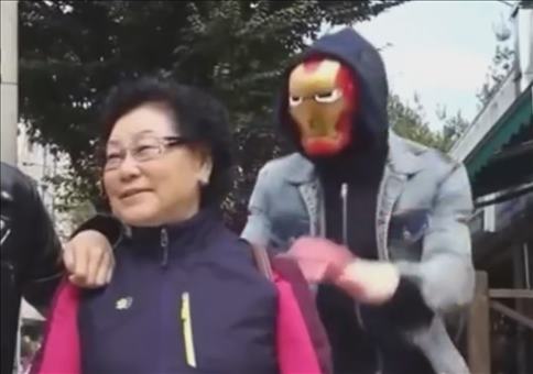 Die ultimative Versuche-nicht-zu-lachen Challenge