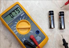 Schnelle Möglichkeit Batterien zu testen