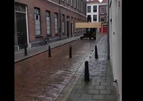 Gabelstapler VS Poller