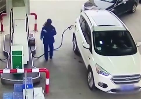 Irgendwas hab ich doch nach dem Tanken vergessen?!