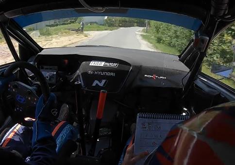 Das war knapp: Kleine Überraschung hinter der Kurve