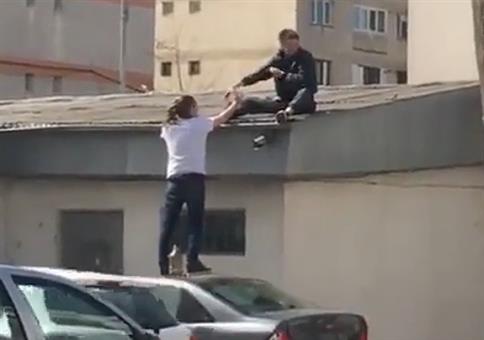 Runter oder hochhelfen?