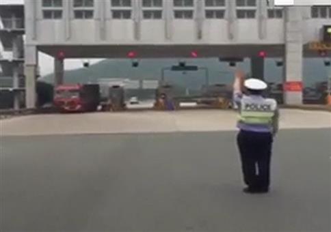 LKW mit leichtem Schaden