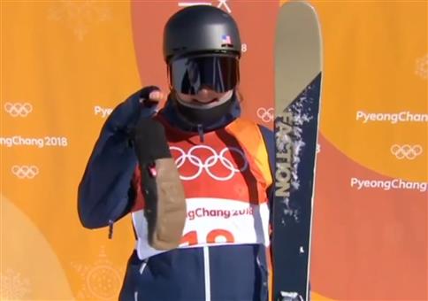 Sehr kleine Hand bei den olympischen Winterspielen