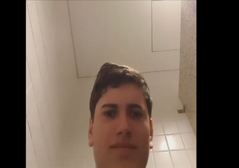 Mysteriöse Geräusche auf der Schultoilette